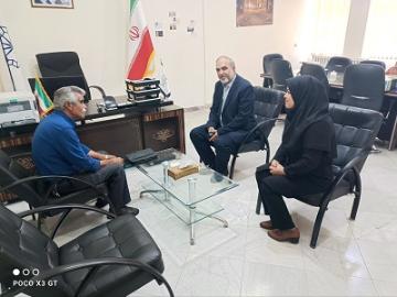 جلسه سرپرست محترم دانشکده کشاورزی دکترجوادی کیا ومعاون ایشان سرکارخانم دکترعقیلی باجناب آقای فعله گری راننده مینی بوس جهت سرویس های دانشکده