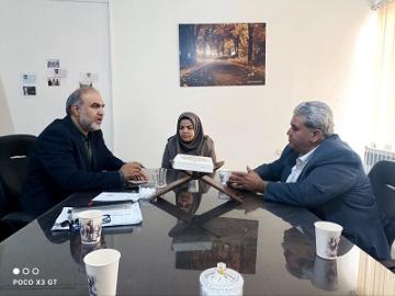 جلسه شورای اداری دانشکده باحضورجناب آقای دکترجوادی کیا و معاون ایشان و کارمندان